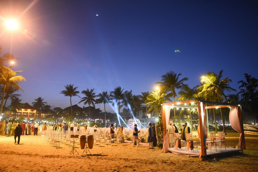 Du lịch cưới đang là một mảng mới ‘màu mỡ’ trong ngành du lịch. Du lịch cưới đang là một mảng mới ‘màu mỡ’ trong ngành du lịch.