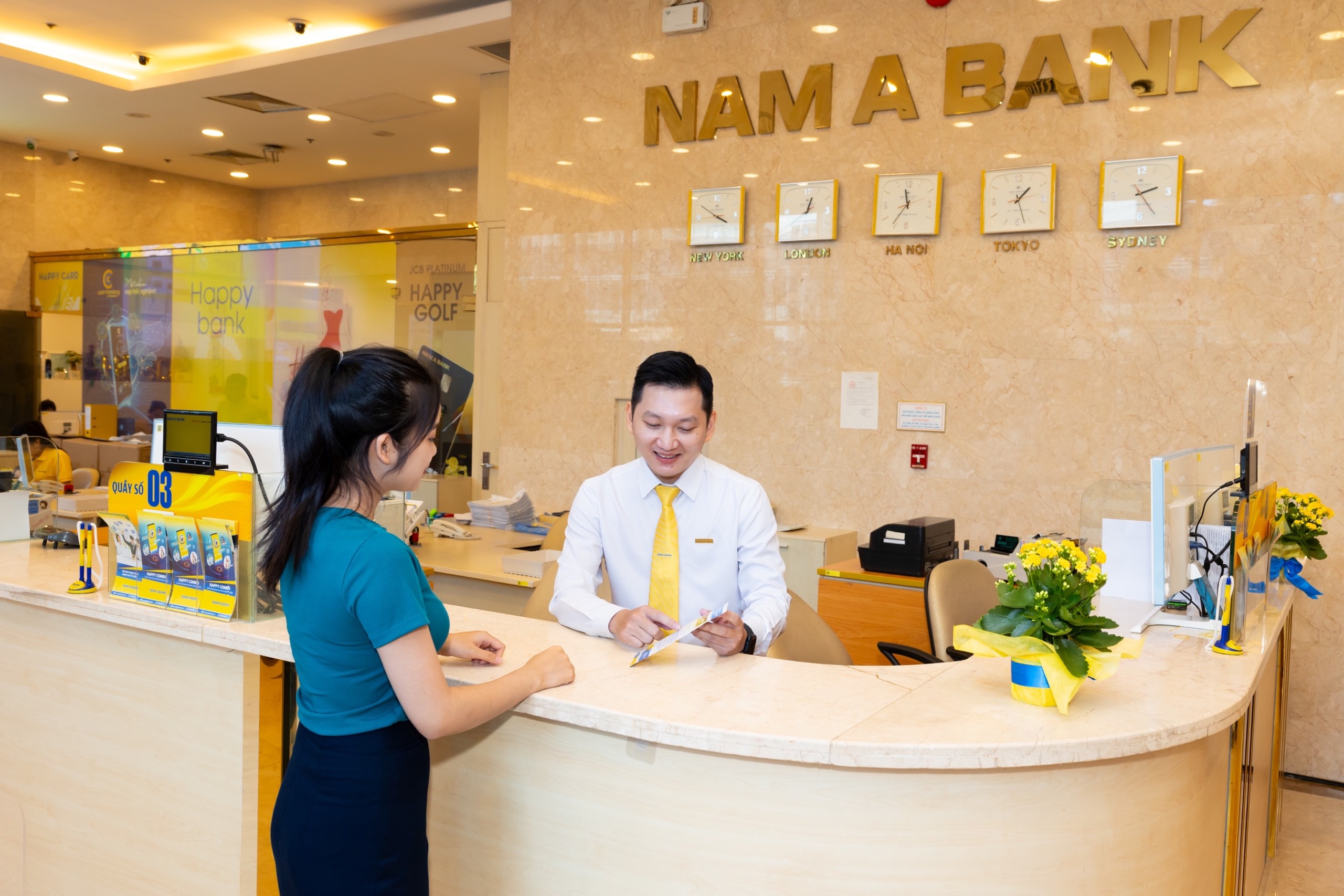 KH giao dịch tại Nam A Bank.