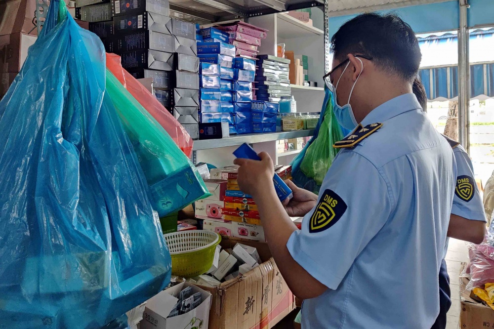 tăng cường công tác kiểm tra, kiểm soát thị trường, chống buôn bán hàng giả, hàng nhái, kém chất lượng