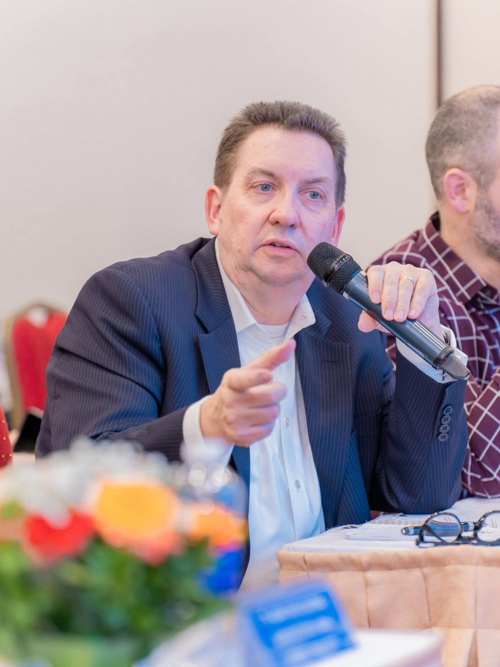 BS Dale Shepard - Đồng giám đốc Chương trình Sarcoma tại Cleveland Clinic chia sẻ tại buổi hội chẩn các ca u xương và phần mềm của Vinmec. BS Dale Shepard - Đồng giám đốc Chương trình Sarcoma tại Cleveland Clinic chia sẻ tại buổi hội chẩn các ca u xương và phần mềm của Vinmec.