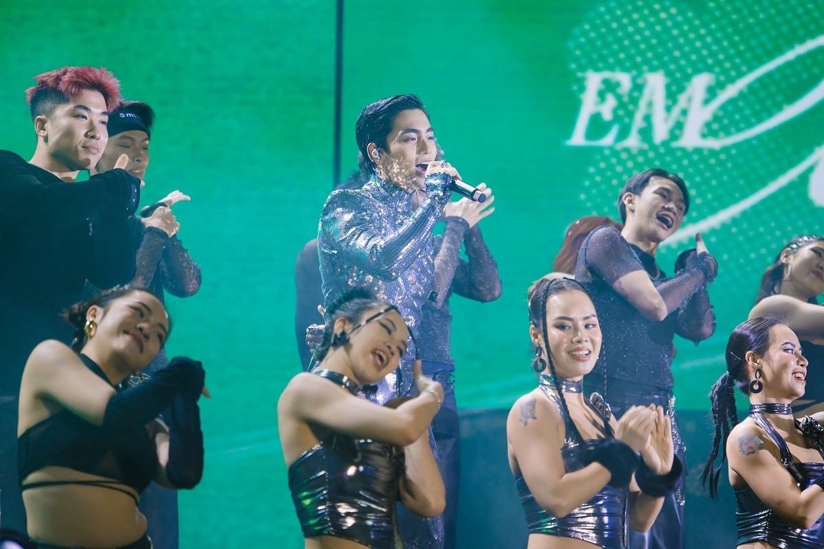 “Phố Đông” Hà Nội “sốt rần rần” với màn bắn pháo hoa chào năm mới 2024, đạt kỷ lục gần 160.000 lượt khách “Phố Đông” Hà Nội “sốt rần rần” với màn bắn pháo hoa chào năm mới 2024, đạt kỷ lục gần 160.000 lượt khách