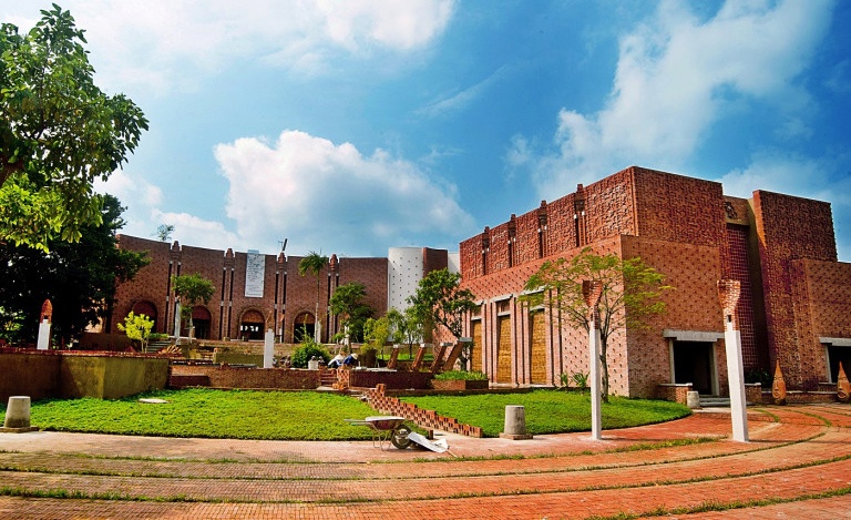 nhiều giá trị văn hóa truyền thống đã được phục hồi, phát huy đưa vào khai thác phục vụ du lịch. nhiều giá trị văn hóa truyền thống đã được phục hồi, phát huy đưa vào khai thác phục vụ du lịch.