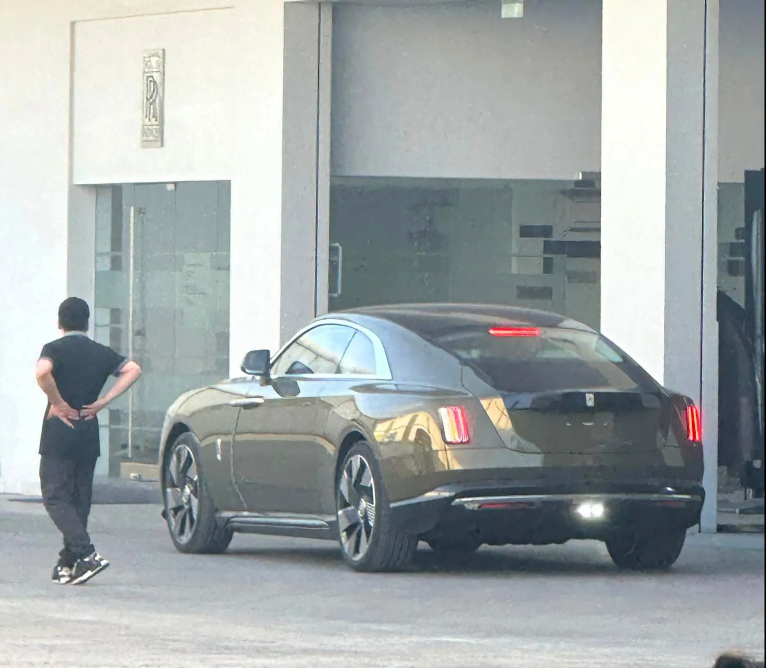 Rolls-Royce Spectre chốt ngày ra mắt Việt Nam, giá từ 18 tỷ đồng