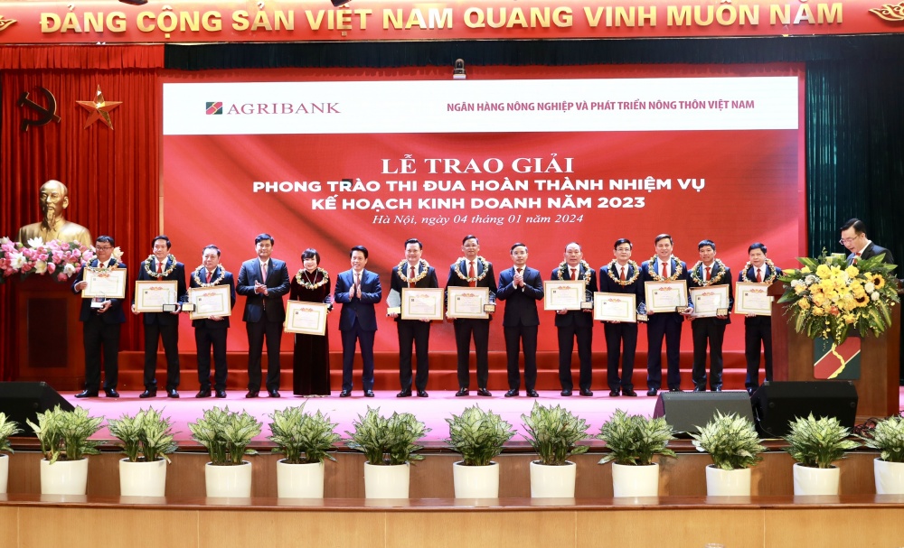 Agribank nỗ lực vượt khó, hoàn thành toàn diện các mục tiêu, nhiệm vụ kinh doanh
