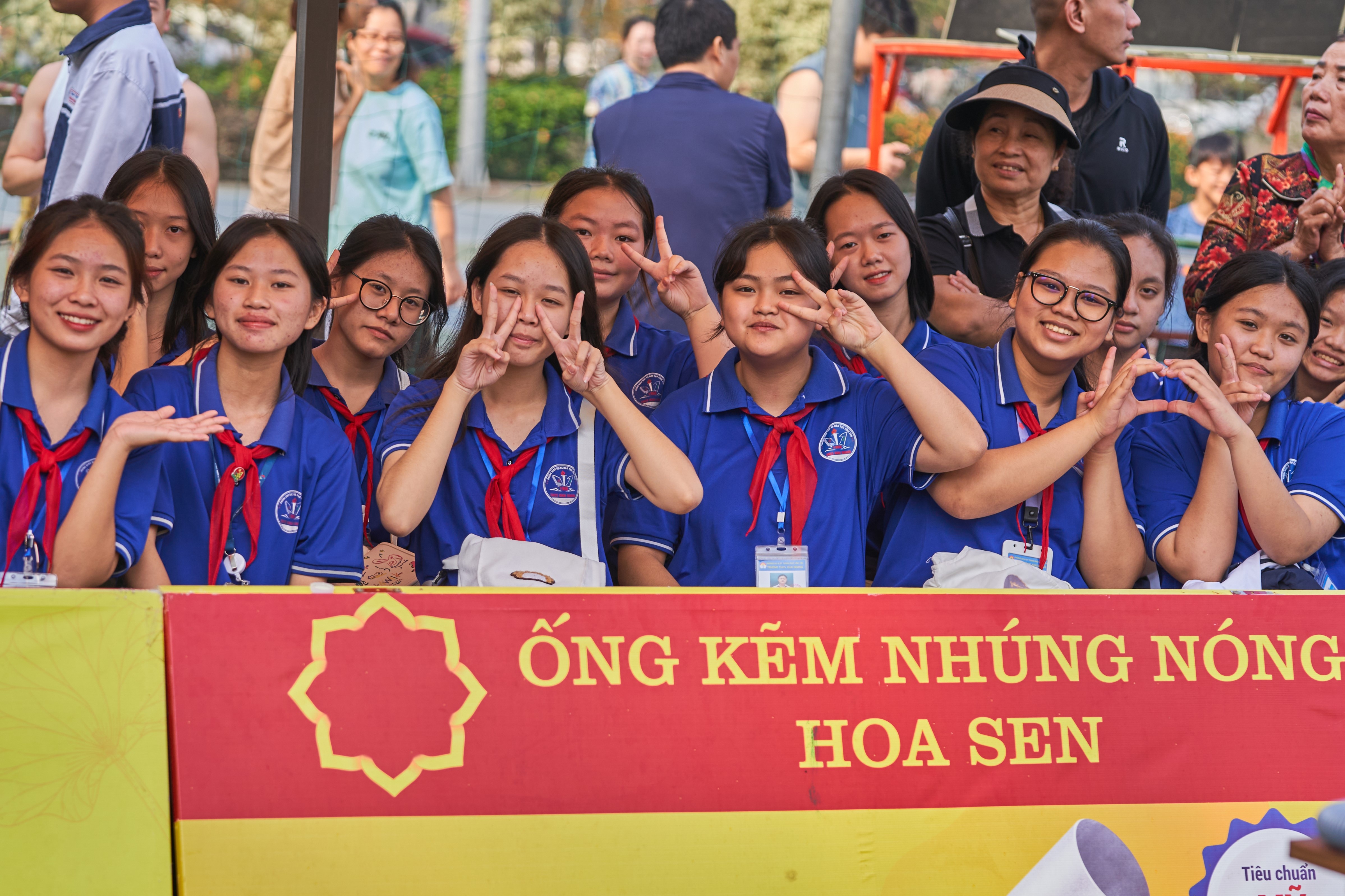 Các em sinh tại Vĩnh Yên, Vĩnh Phúc cùng đến cổ vũ tinh thần cho các bạn nhỏ trong chương trìn