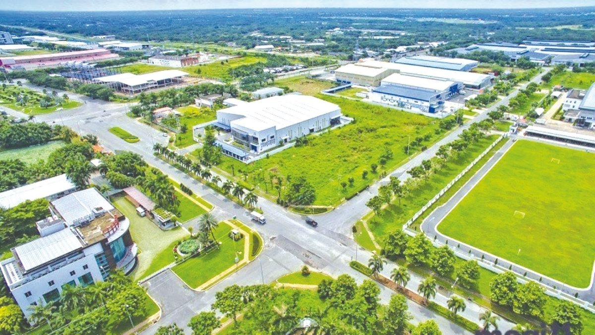 Đến năm 2030, Việt Nam sẽ có 558 khu công nghiệp với tổng diện tích đất sử dụng 205.800 ha. Đến năm 2030, Việt Nam sẽ có 558 khu công nghiệp với tổng diện tích đất sử dụng 205.800 ha.