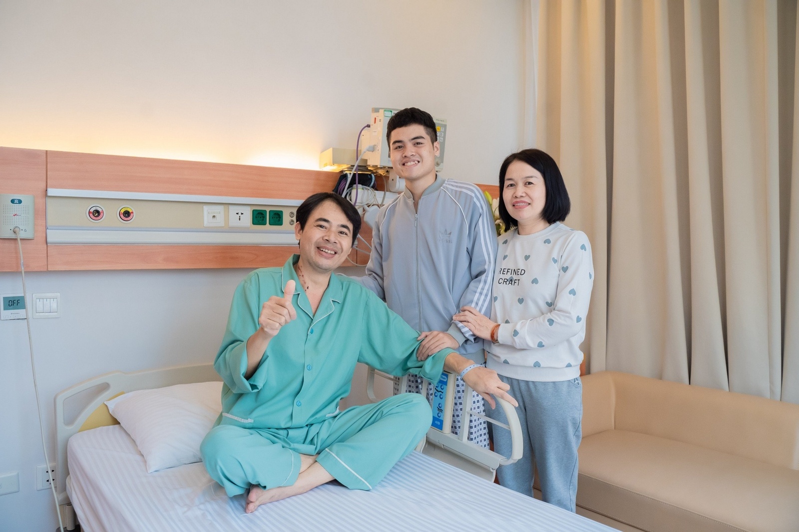 Gia đình anh P.T.A – Bệnh nhân được cứu sống ngoạn mục tại Vinmec nhờ ghép gan cấp cứu Gia đình anh P.T.A – Bệnh nhân được cứu sống ngoạn mục tại Vinmec nhờ ghép gan cấp cứu