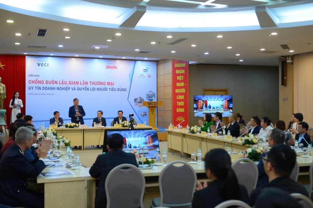 Toàn cảnh diễn đàn