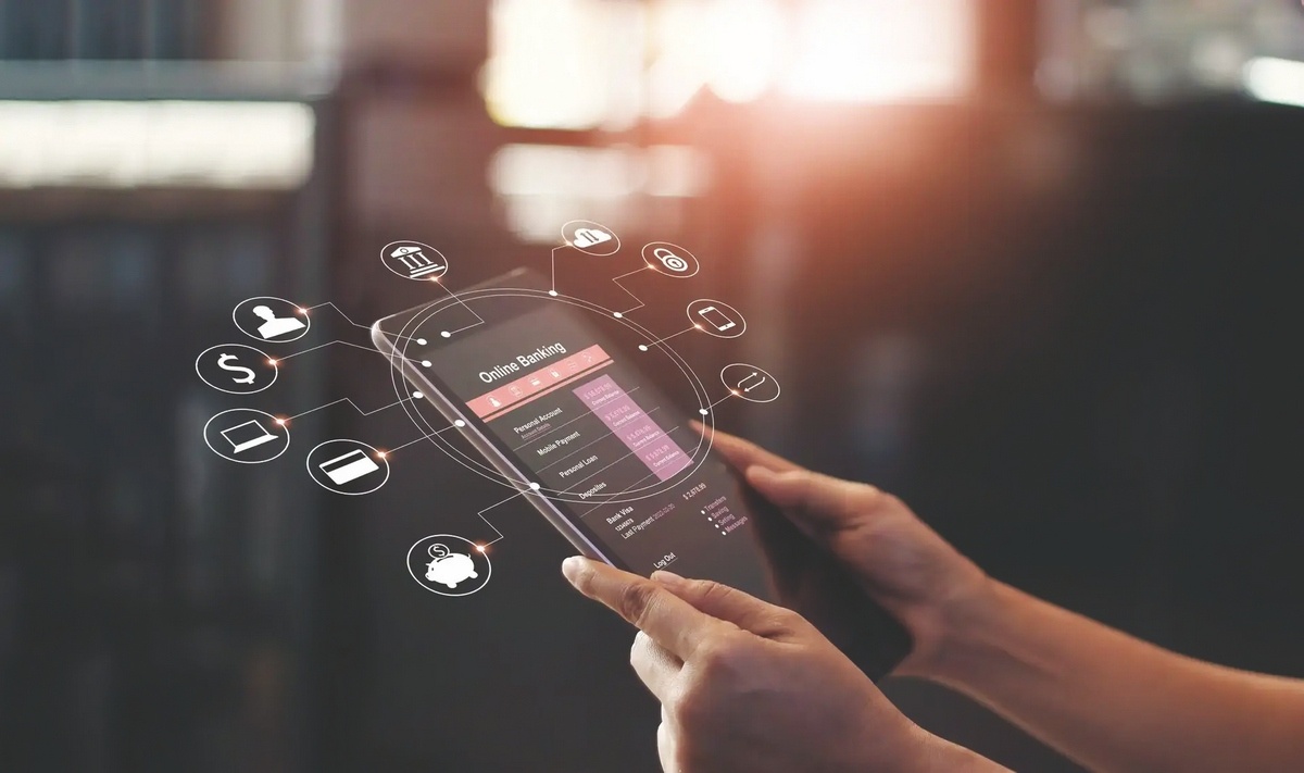 Chuyển đổi số ngân hàng: Một “mũi tên”, trúng nhiều đích