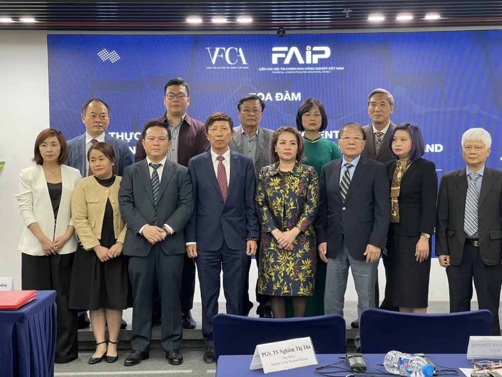 Các thành viên Ban chấp hành lâm thời Liên chi hội Tài chính khu công nghiệp Việt Nam (FAIP)