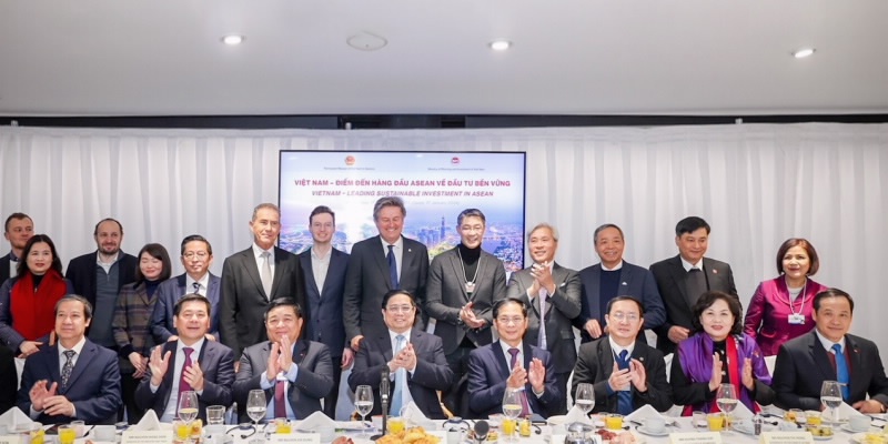 Các đại biểu tham dự Hội nghị chụp ảnh lưu niệm