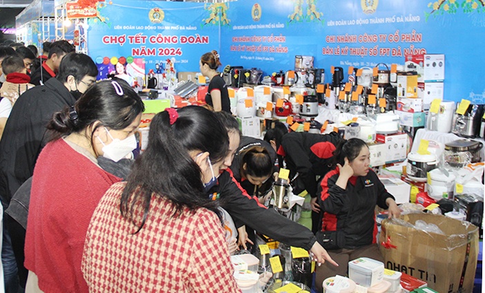 Đáp ứng đủ nhu cầu mua sắm Tết