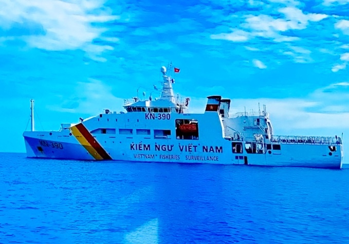 Tặng quà, chúc Tết quân và dân huyện đảo Cồn Cỏ và Lý Sơn