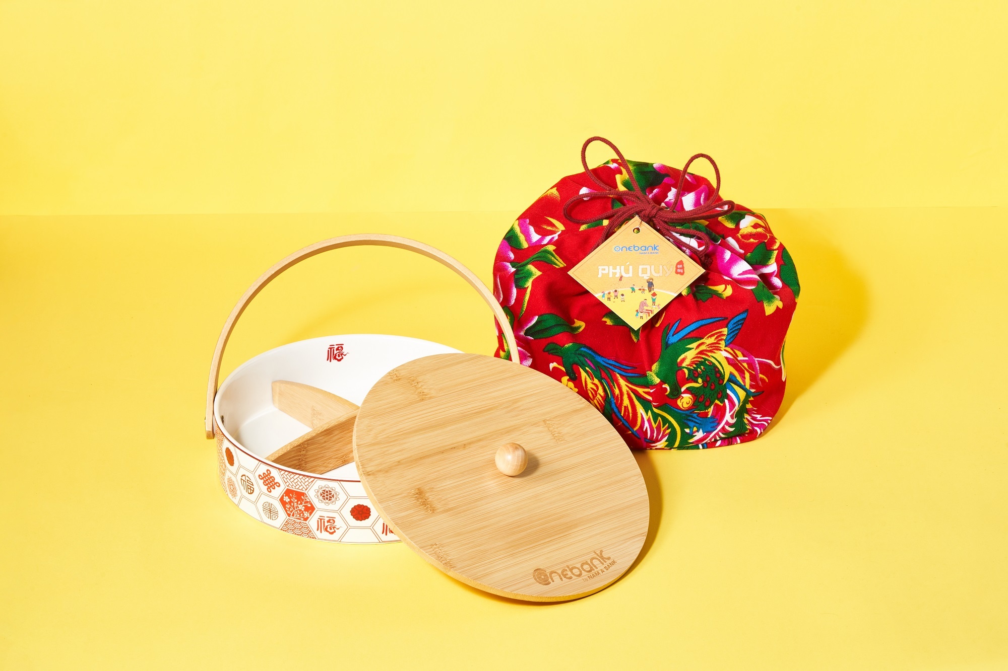Bộ quà Tết Phú Quý – Thần Tài – Sum Vầy của Nam A Bank dành tặng Khách hàng giao thoa yếu tố truyền thống và sang trọng