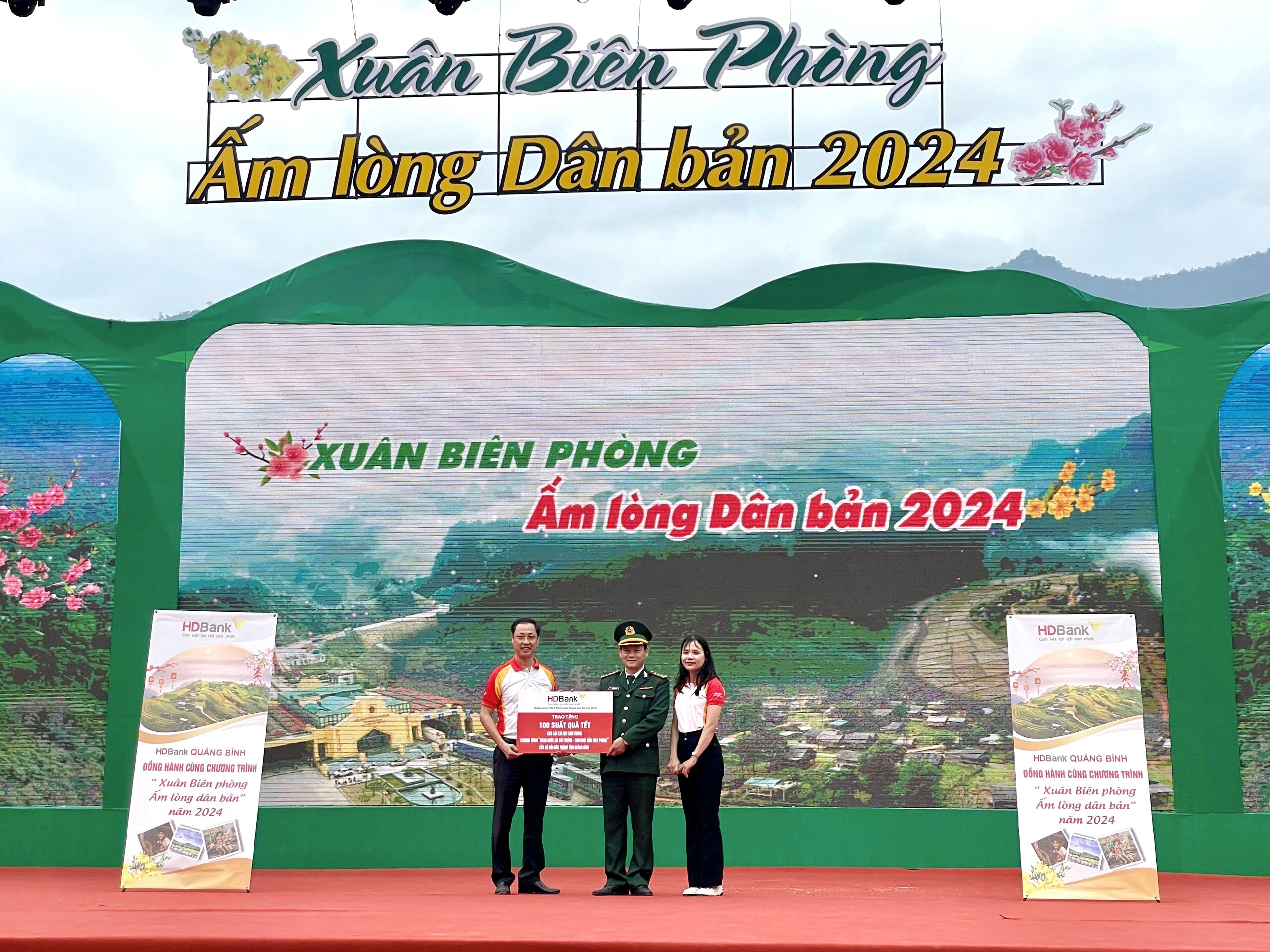 HDBank đồng hành cùng chương trình “Xuân Biên phòng, ấm lòng dân bản”. 