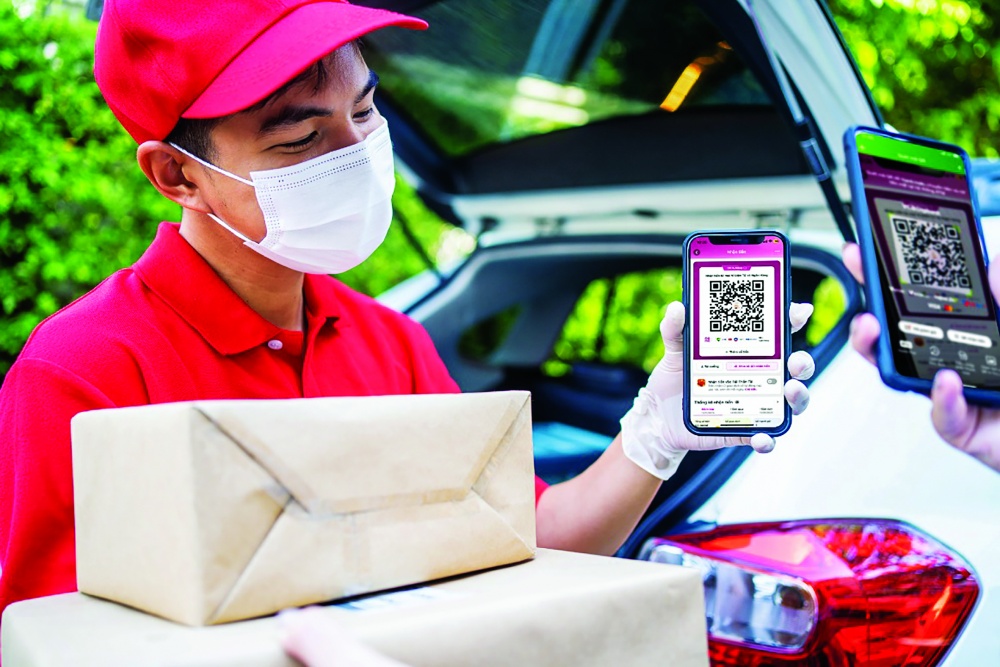 Mua sắm hàng hóa Tết trực tuyến quét mã QR không lo phải mang theo tiền mặt 