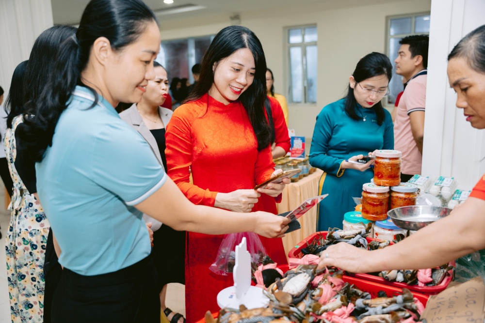 công tác chuyển đổi số cũng được ngành Ngân hàng trên địa bàn đẩy mạnh. công tác chuyển đổi số cũng được ngành Ngân hàng trên địa bàn đẩy mạnh.