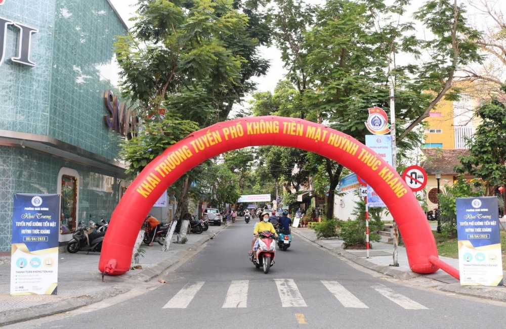 Trong năm 2023, trên địa bàn thành phố đã hình thành thêm một số tuyến phố toán không dùng tiền mặt .