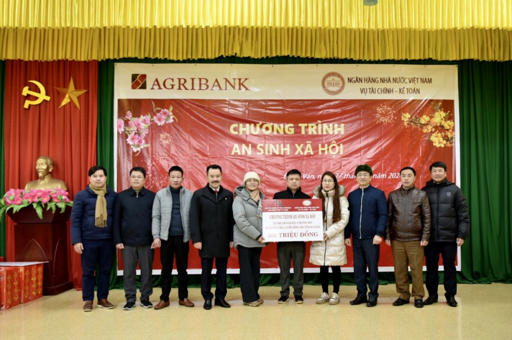 Agribank dành hơn 100 tỷ đồng chung tay vì người nghèo dịp Tết Giáp Thìn 2024 Agribank dành hơn 100 tỷ đồng chung tay vì người nghèo dịp Tết Giáp Thìn 2024