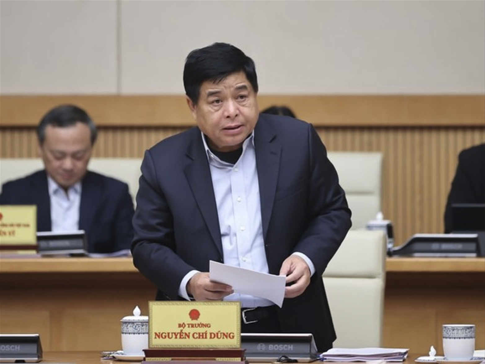 Bộ trưởng Bộ Kế hoạch và Đầu tư Nguyễn Chí Dũng báo cáo tại phiên họp Chính phủ thường kỳ tháng 1/2024 Bộ trưởng Bộ Kế hoạch và Đầu tư Nguyễn Chí Dũng báo cáo tại phiên họp Chính phủ thường kỳ tháng 1/2024