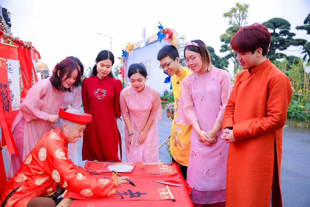 Mailand Hanoi City: Rộn ràng đón khách check in đường hoa Home Hanoi Xuan 2024 trong ngày khai mạc Mailand Hanoi City: Rộn ràng đón khách check in đường hoa Home Hanoi Xuan 2024 trong ngày khai mạc