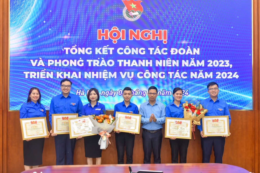 Các tập thể thuộc Đoàn NHTW vinh dự được tặng bằng khen của Trung ương Đoàn, Đoàn khối cơ quan Trung ương Các tập thể thuộc Đoàn NHTW vinh dự được tặng bằng khen của Trung ương Đoàn, Đoàn khối cơ quan Trung ương