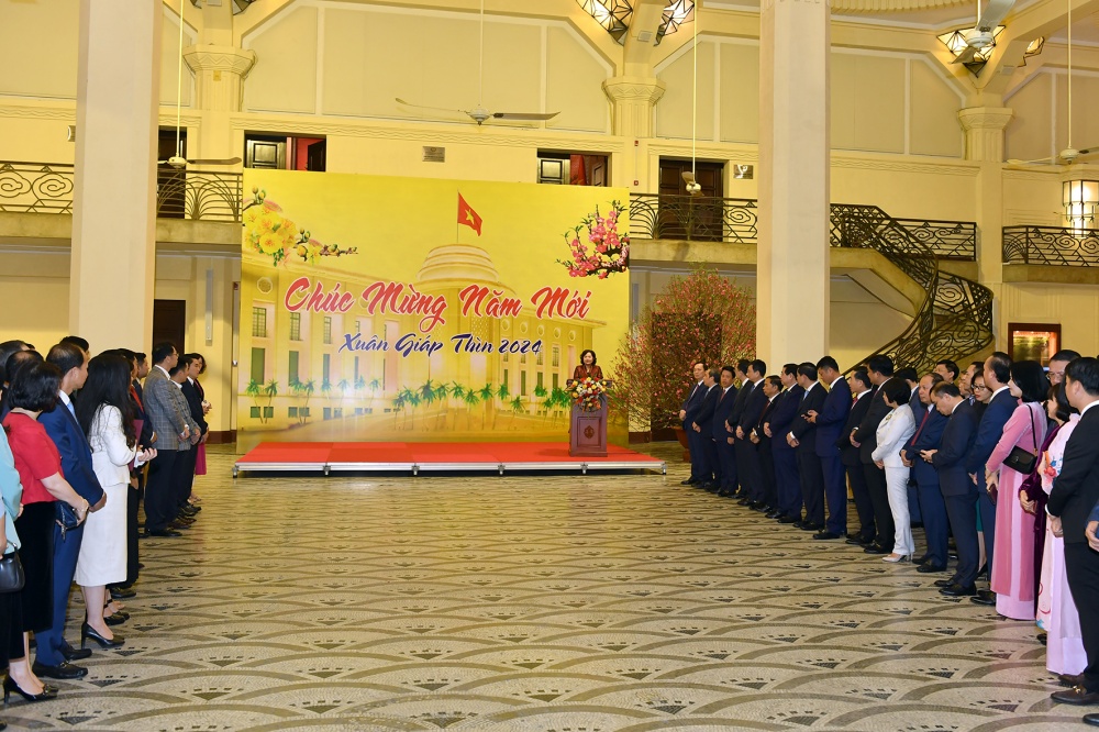 Phấn đấu hoàn thành tốt nhiệm vụ, đóng góp tích cực vào thành tựu chung của đất nước Phấn đấu hoàn thành tốt nhiệm vụ, đóng góp tích cực vào thành tựu chung của đất nước