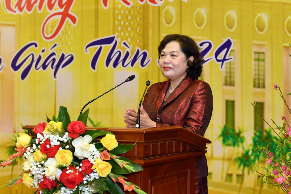 Phấn đấu hoàn thành tốt nhiệm vụ, đóng góp tích cực vào thành tựu chung của đất nước Phấn đấu hoàn thành tốt nhiệm vụ, đóng góp tích cực vào thành tựu chung của đất nước