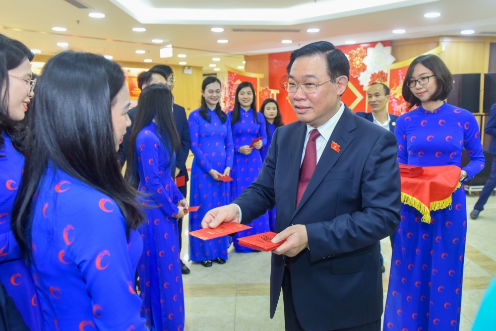 Chủ tịch Quốc hội Vương Đình Huệ thăm và chúc Tết Co-opBank