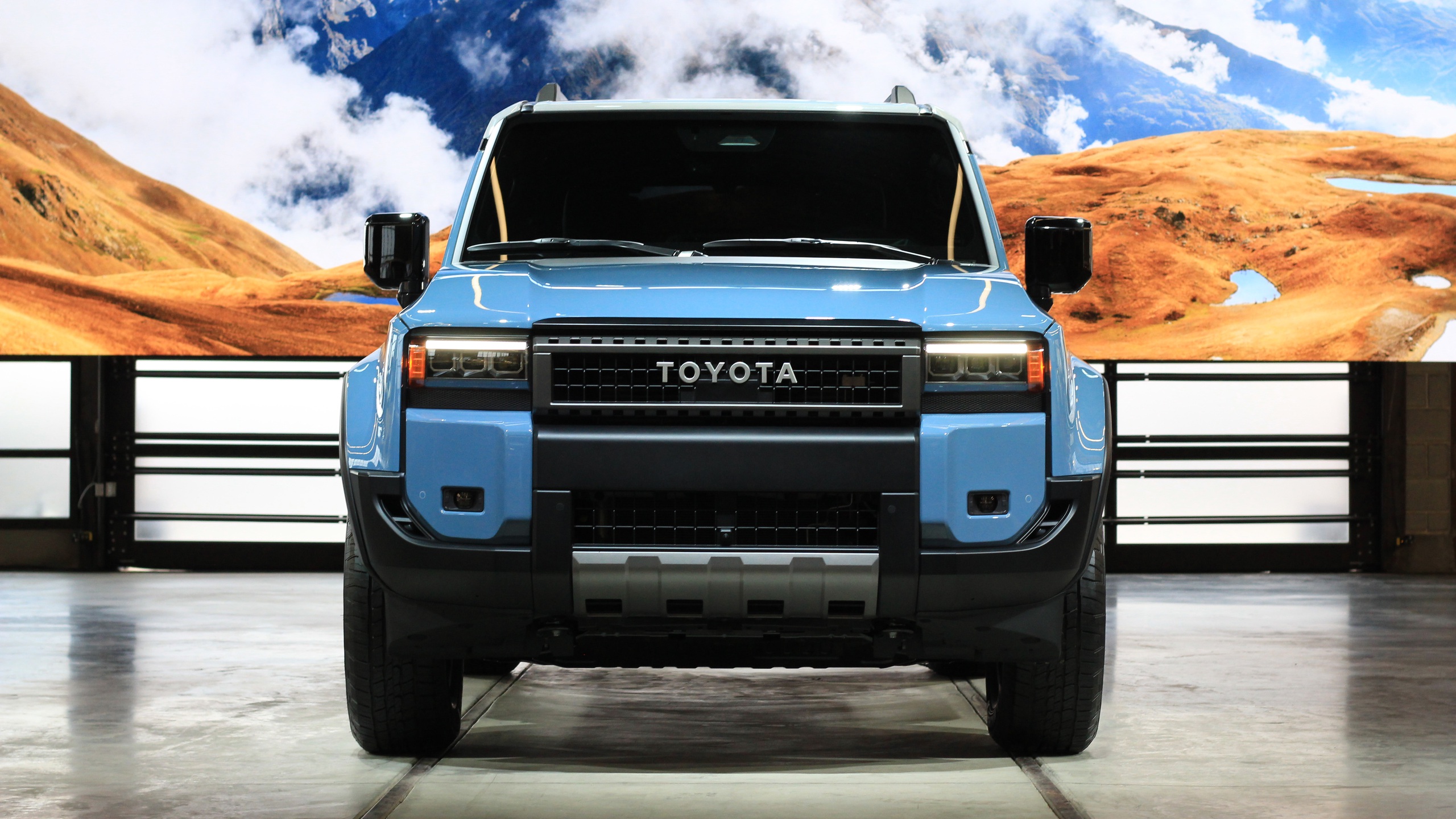 Toyota Land Cruiser Prado 2024 dự kiến về Việt Nam vào tháng 7, giá hơn 3 tỷ đồng