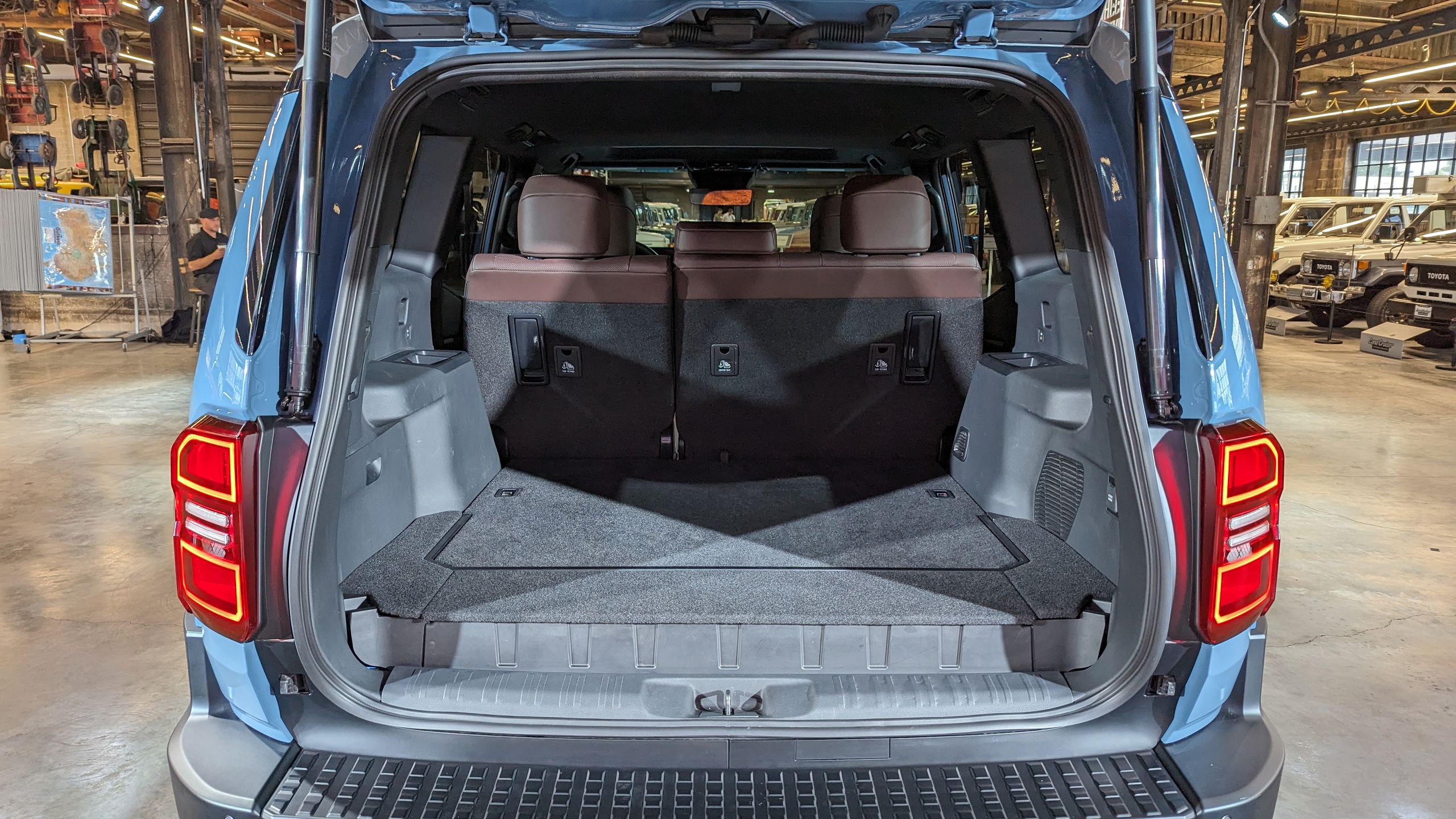 Toyota Land Cruiser Prado 2024 dự kiến về Việt Nam vào tháng 7, giá hơn 3 tỷ đồng