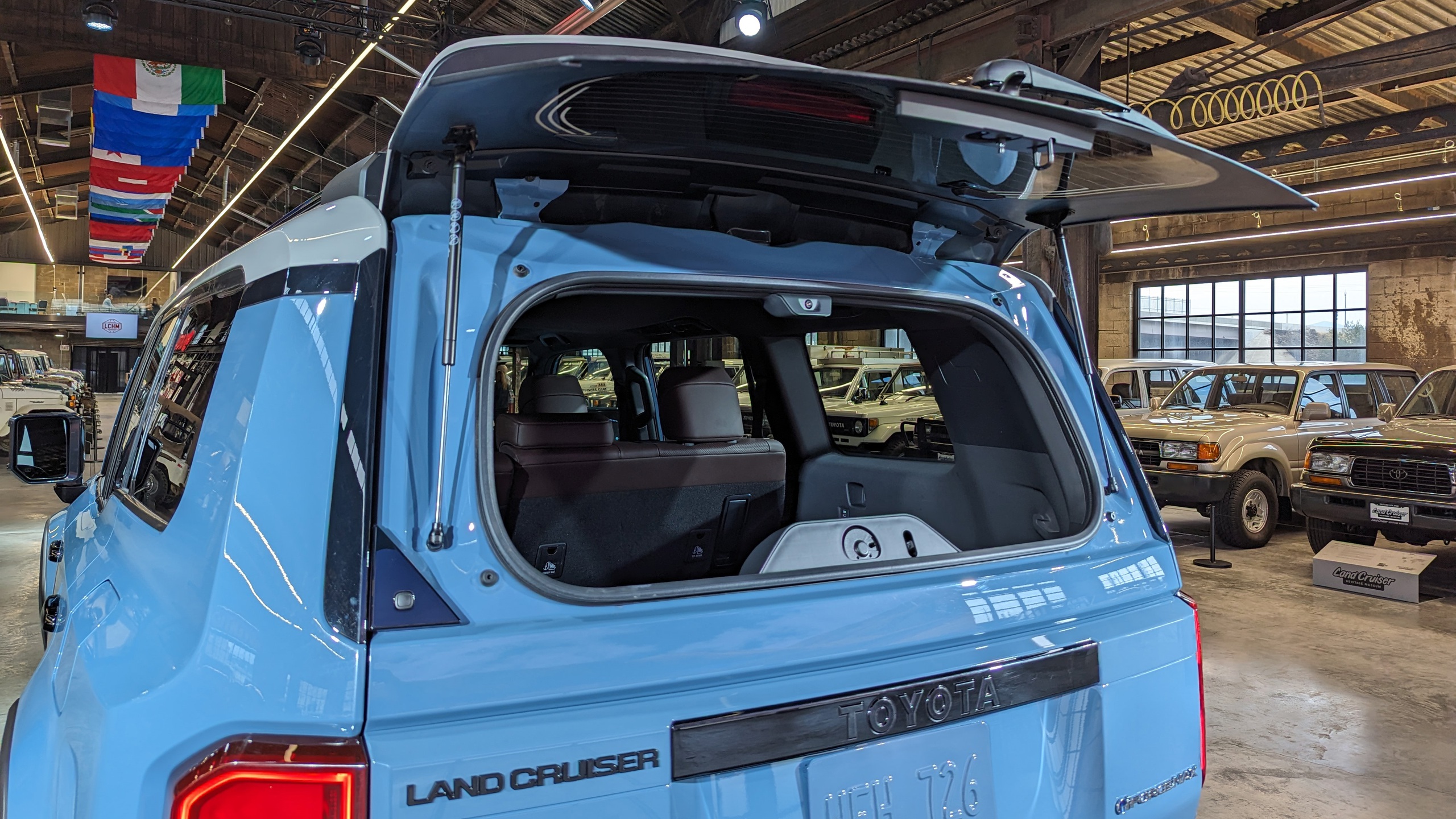 Toyota Land Cruiser Prado 2024 dự kiến về Việt Nam vào tháng 7, giá hơn 3 tỷ đồng