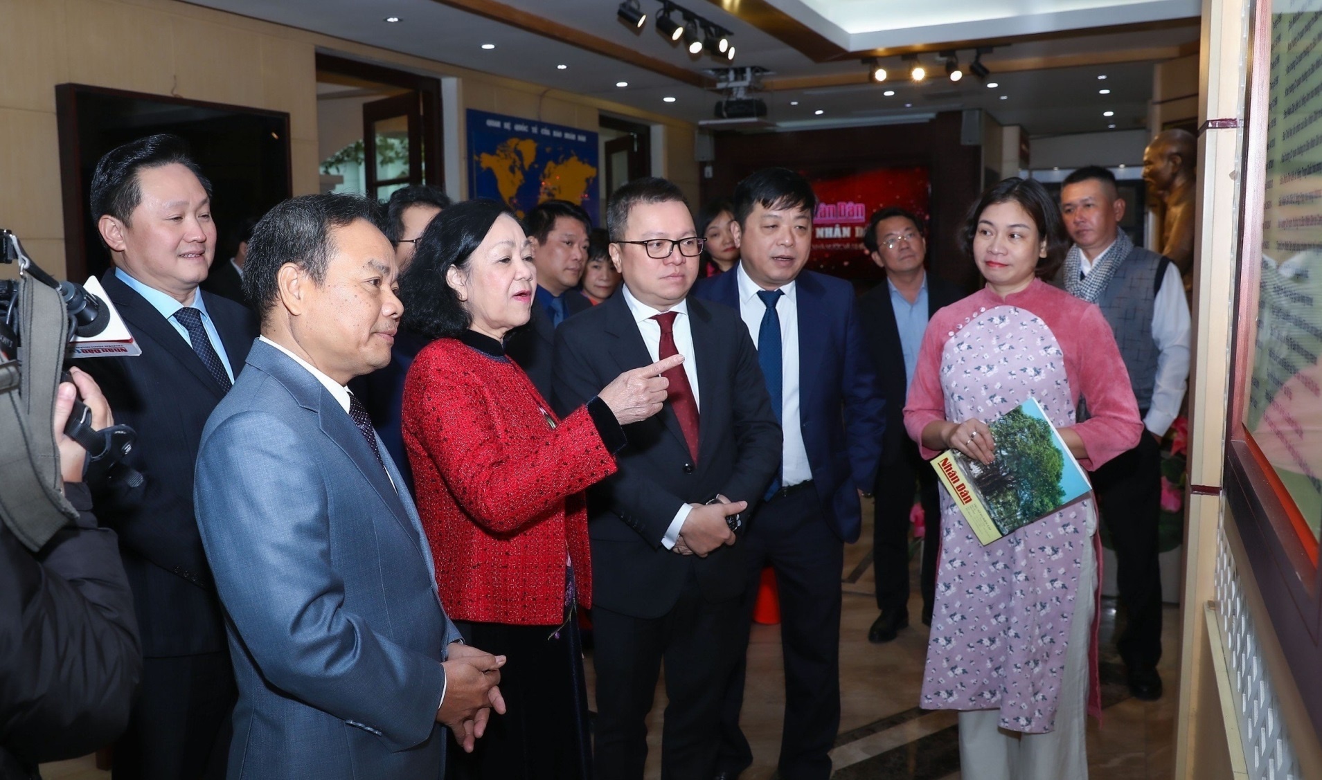 Kỷ niệm 35 năm Ngày Báo Nhân Dân cuối tuần ra số đầu