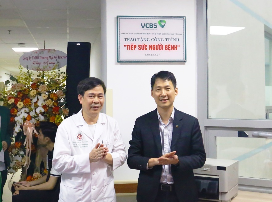 VCBS trao tặng công trình “Tiếp sức người bệnh” tại bệnh viện Trung ương Quân đội 108 VCBS trao tặng công trình “Tiếp sức người bệnh” tại bệnh viện Trung ương Quân đội 108