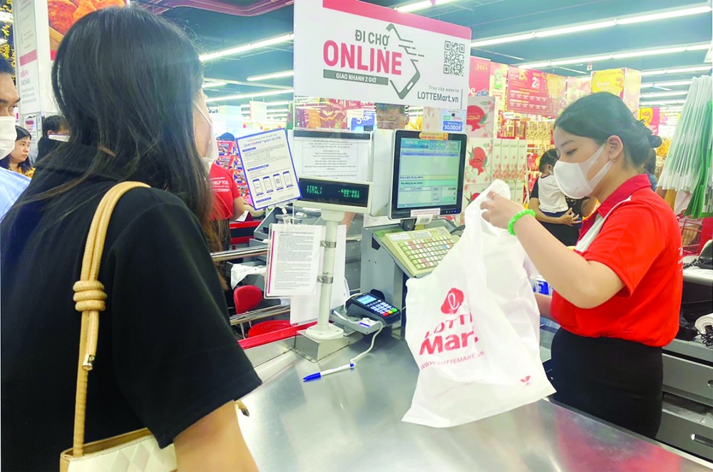 Các chuyên gia kinh tế cho rằng, khuyến khích tiêu dùng để kích thích sản xuất kinh doanh phát triển, qua đó có thể mở rộng tín dụng Các chuyên gia kinh tế cho rằng, khuyến khích tiêu dùng để kích thích sản xuất kinh doanh phát triển, qua đó có thể mở rộng tín dụng