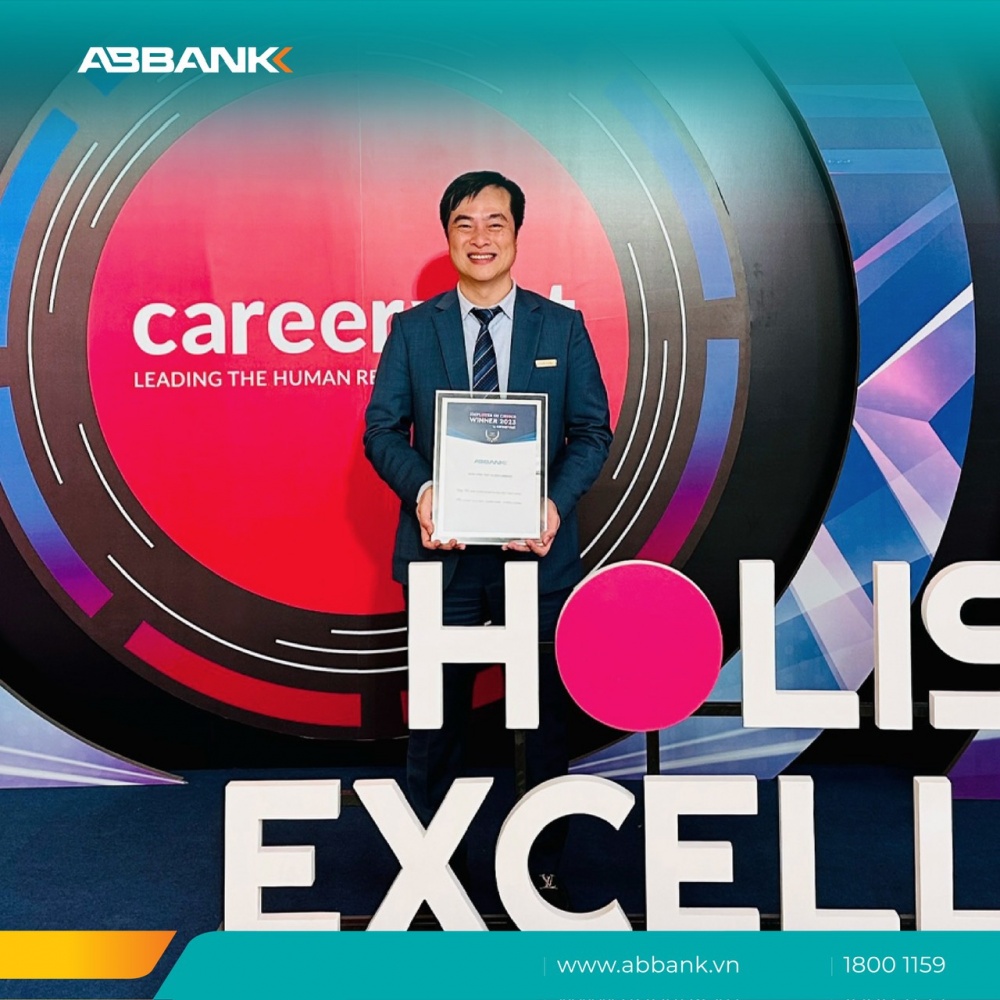 Đại diện ABBANK – Q.Tổng Giám đốc Phạm Duy Hiếu tại buổi lễ công bố danh hiệu “Nhà tuyển dụng yêu thích 2023” Đại diện ABBANK – Q.Tổng Giám đốc Phạm Duy Hiếu tại buổi lễ công bố danh hiệu “Nhà tuyển dụng yêu thích 2023”