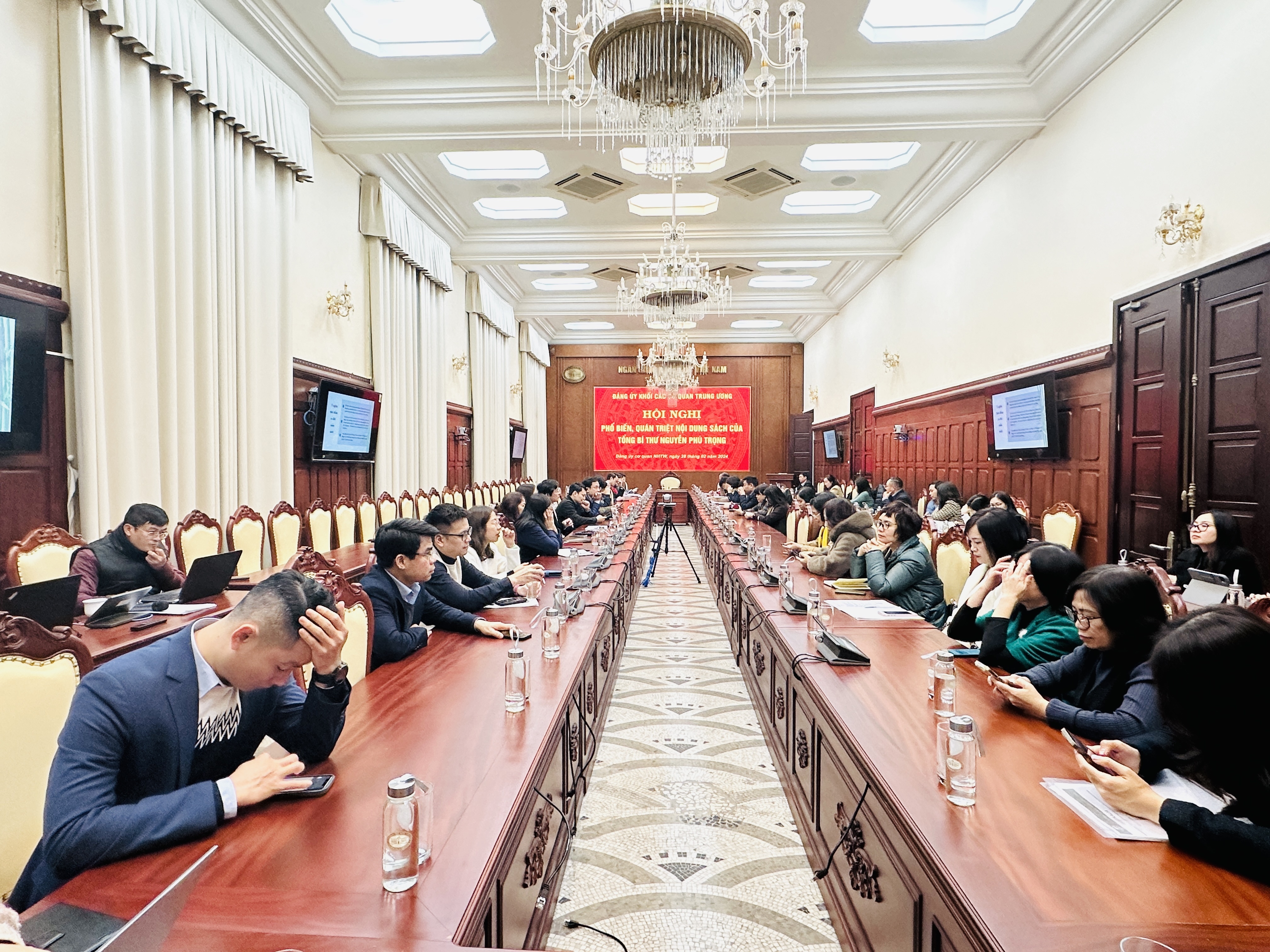 Đảng ủy Khối các cơ quan Trung ương giới thiệu hai cuốn sách của Tổng Bí thư Nguyễn Phú Trọng Đảng ủy Khối các cơ quan Trung ương giới thiệu hai cuốn sách của Tổng Bí thư Nguyễn Phú Trọng