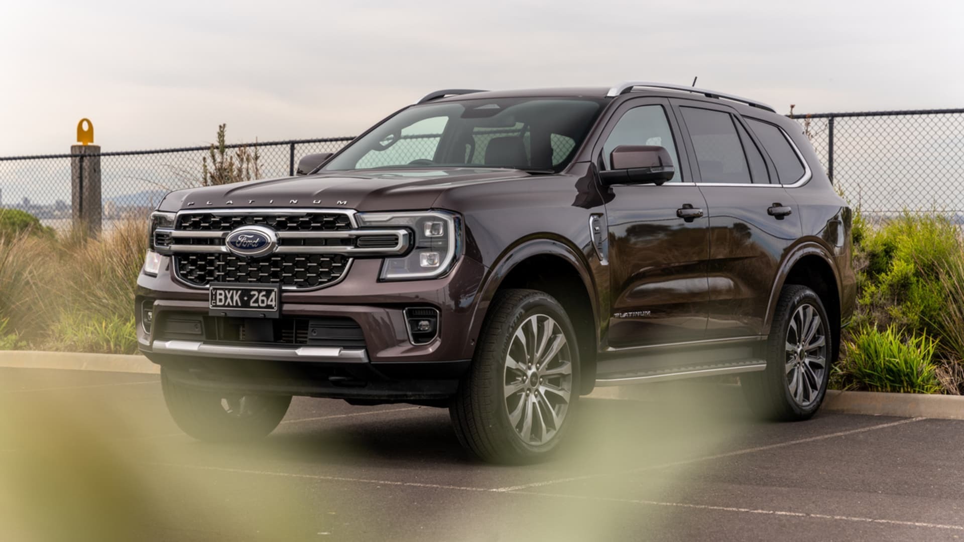 Đây là thông số chi tiết Ford Everest Platinum sắp bán tại VN: Hơn hẳn về tiện nghi, 12 loa B&amp;O, giá dự kiến 1,7 tỷ - Ảnh 2.