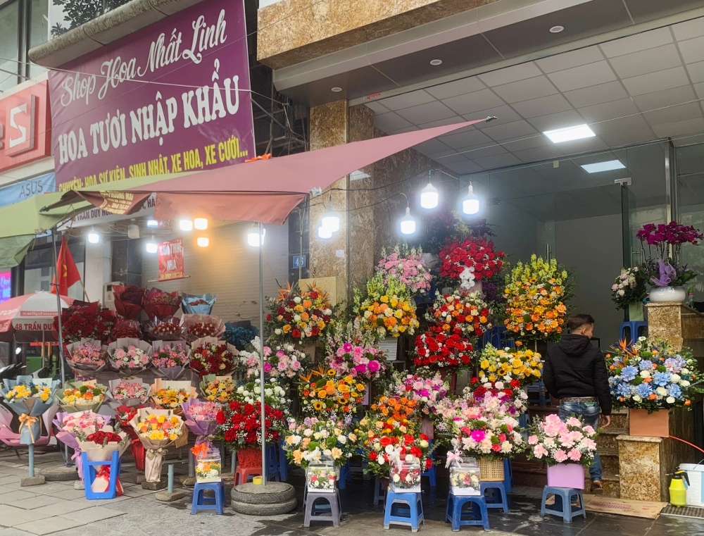 Sôi động thị trường hoa, quà đón ngày Quốc tế phụ nữ 8/3