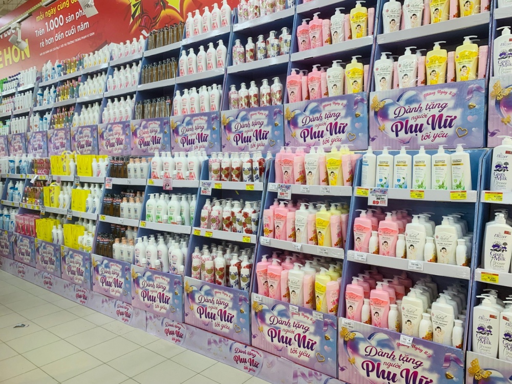 Sôi động thị trường hoa, quà đón ngày Quốc tế phụ nữ 8/3