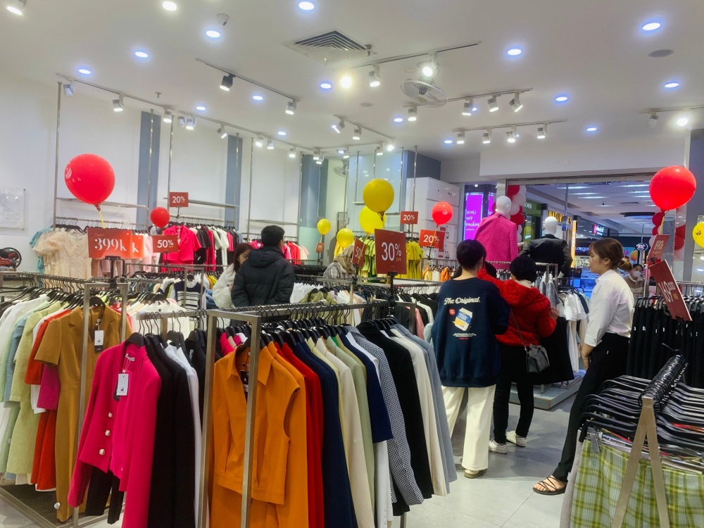 Sôi động thị trường hoa, quà đón ngày Quốc tế phụ nữ 8/3