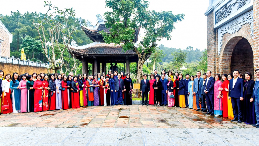 Cán bộ nữ ngành Ngân hàng: Khẳng định bản lĩnh, trí tuệ và trách nhiệm Cán bộ nữ ngành Ngân hàng: Khẳng định bản lĩnh, trí tuệ và trách nhiệm