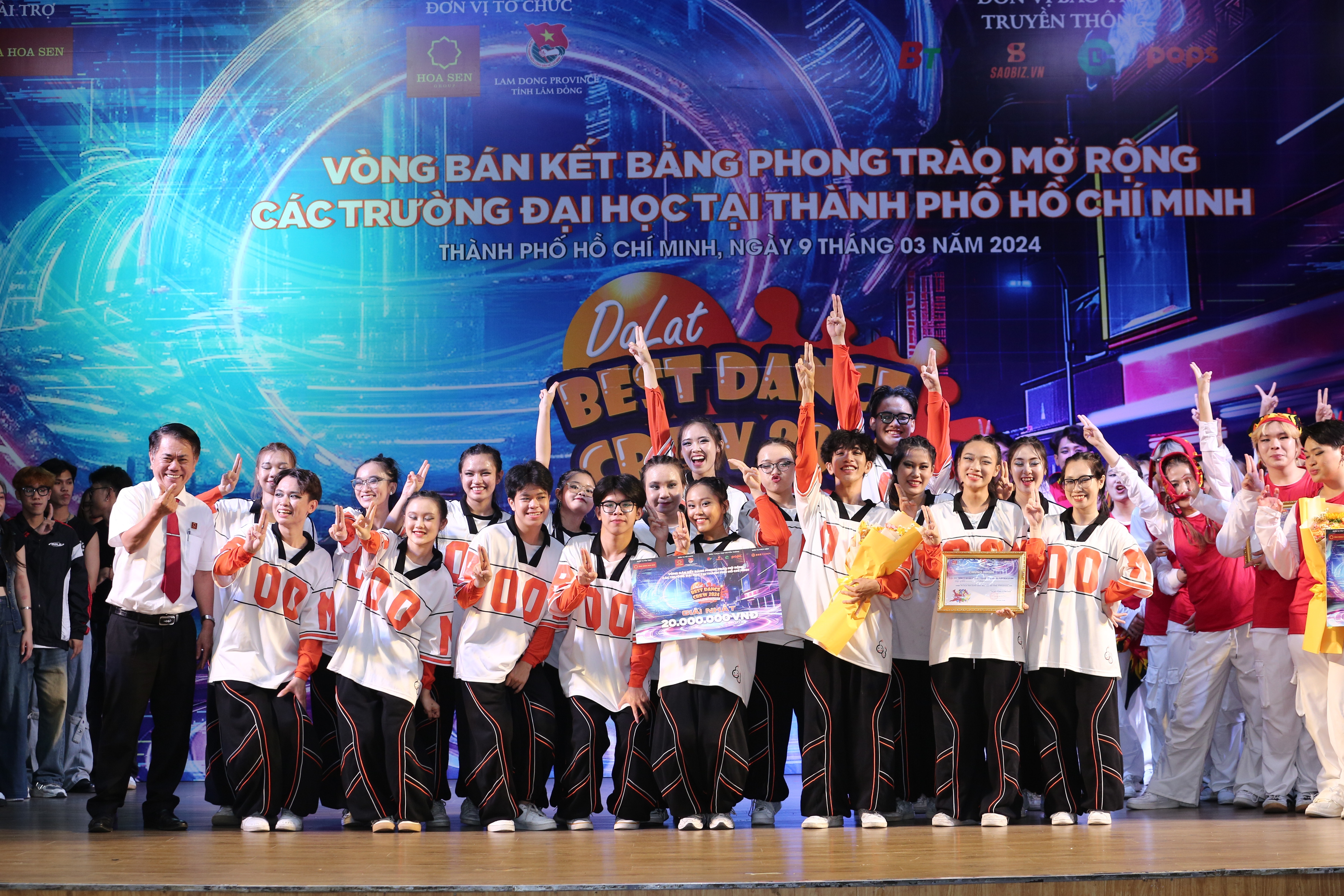 Giải Nhất chung cuộc đã thuộc về Nhóm Big Boom Dance Team đến từ Trường Đại học Khoa học Xã hội và Nhân Văn. Giải Nhất chung cuộc đã thuộc về Nhóm Big Boom Dance Team đến từ Trường Đại học Khoa học Xã hội và Nhân Văn.