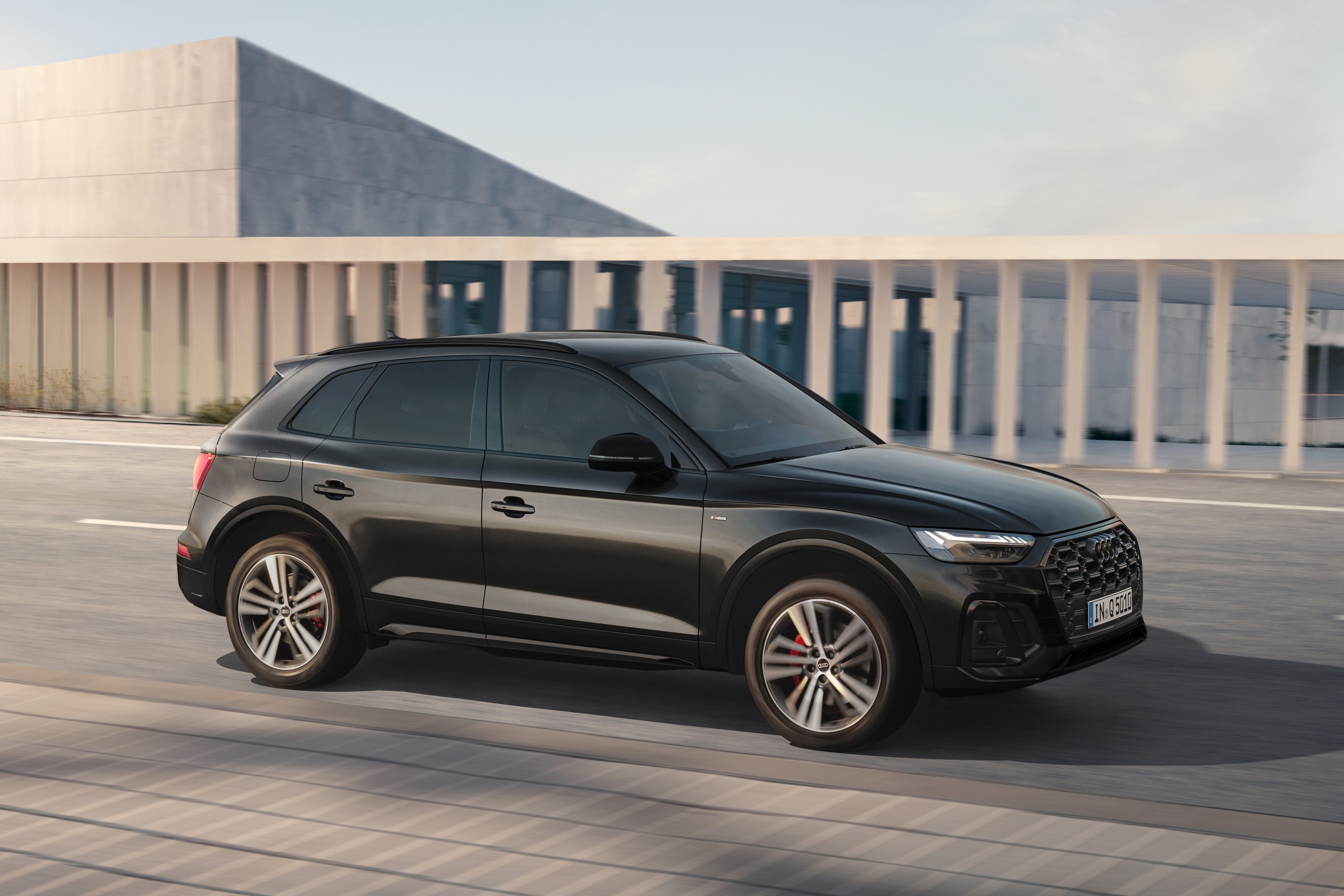 Audi Q5 có thêm phiên bản mới, giá 2,299 tỷ đồng img