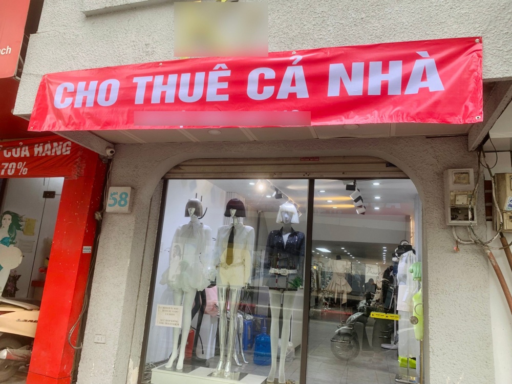 Phố thời trang chật vật vì vắng khách