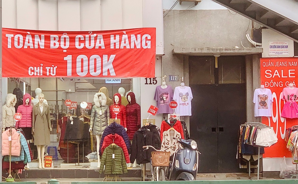 Phố thời trang chật vật vì vắng khách