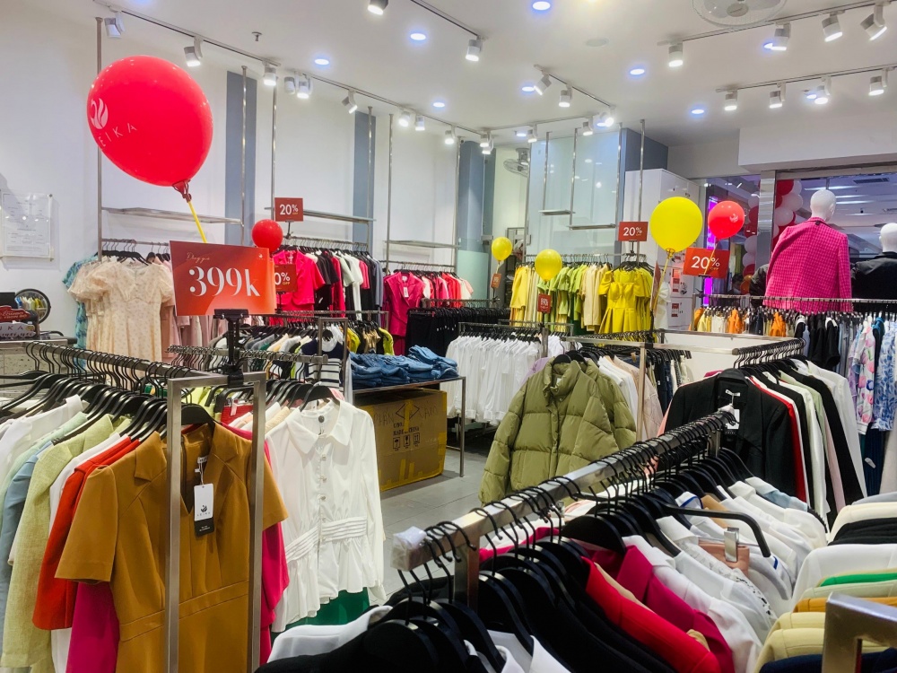 Phố thời trang chật vật vì vắng khách