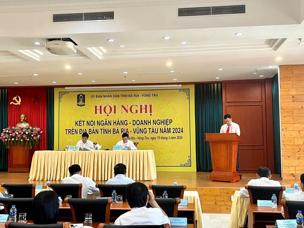 Các đại biểu trình bày tham luận tại Hội nghị