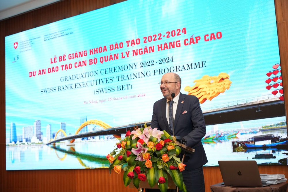 Bế giảng Khóa đào tạo 2022-2024 trong khuôn khổ Dự án Đào tạo Cán bộ Quản lý Ngân hàng cấp cao Bế giảng Khóa đào tạo 2022-2024 trong khuôn khổ Dự án Đào tạo Cán bộ Quản lý Ngân hàng cấp cao