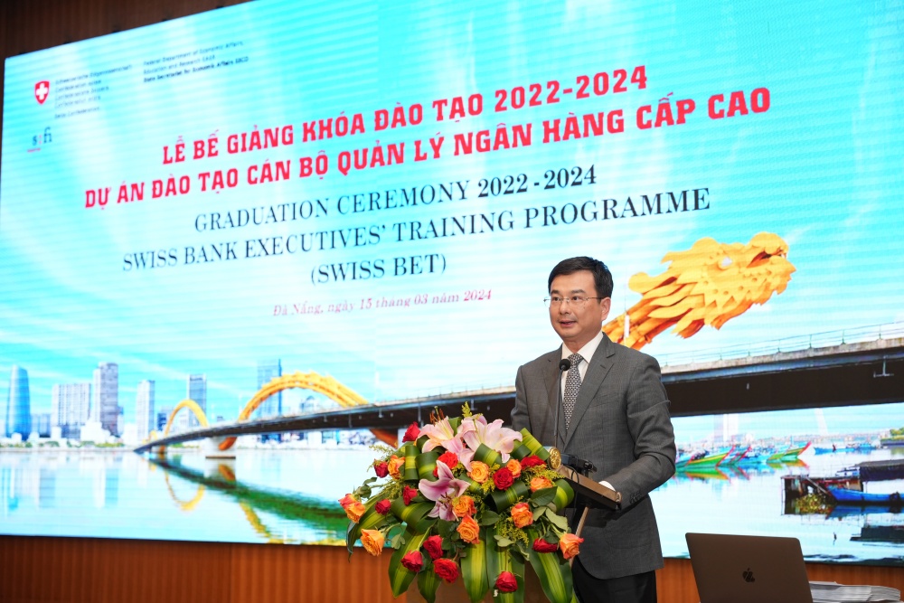Bế giảng Khóa đào tạo 2022-2024 trong khuôn khổ Dự án Đào tạo Cán bộ Quản lý Ngân hàng cấp cao Bế giảng Khóa đào tạo 2022-2024 trong khuôn khổ Dự án Đào tạo Cán bộ Quản lý Ngân hàng cấp cao
